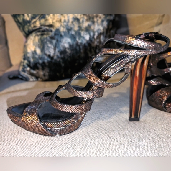 BCBG high heel strappy sandals. Leather 8.5 Metallic. SNAKESKIN. Never Worn. - Picture 7 of 7